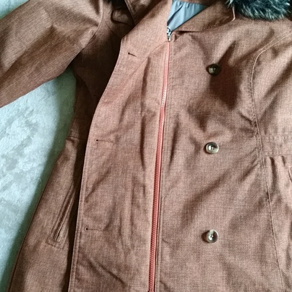 North Face primaloft jacket. - Picture 4 of 16